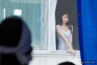 Kisah cinta indah antara tuan rumah dan pria pekerja yang beruntung